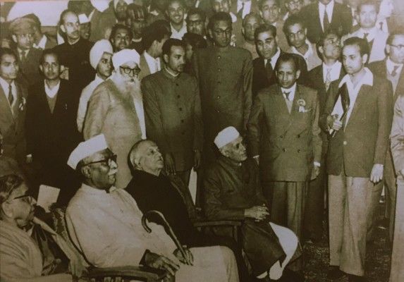 कभी टकराव रहने के बावजूद न राजेंद्र प्रसाद, न नेहरू ने आपसी सौजन्य में कोई कमी दिखाई. 1959 में IIPA के उद्घाटन पर साथ शिरकत की.