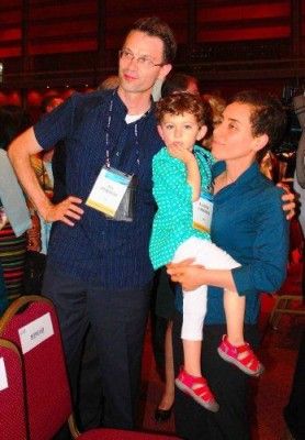 Maryam-Mirzakhani-with-her-husband-and-daughter