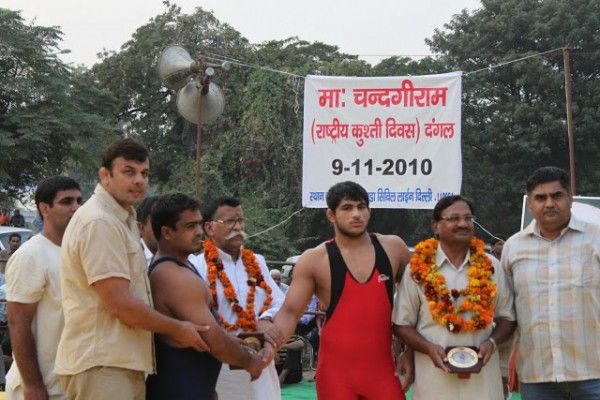 चंदगी राम अखाड़ा में हर साल दंगल का आयोजन होता है.