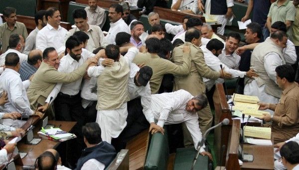 जब सबकी अंतरआत्मा से अलग-अलग तरह की आवाज़ें आती हैं. (फोटो पीटीआई) 