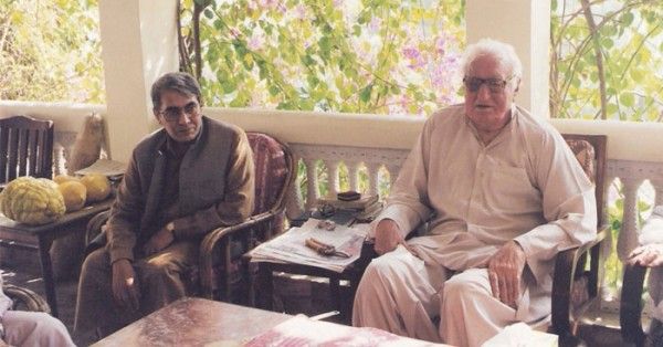 खान वली खान, जिनके नेतृत्व में गठबंधन किया गया