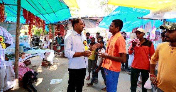 मंदिर के बारे में हमें बताने वाले प्रमोद