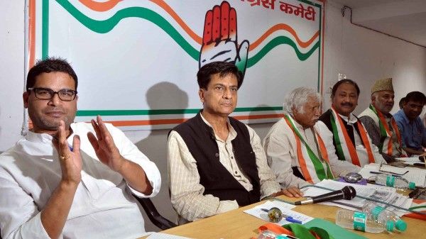 प्रशांत किशोर यूपी चुनाव में कांग्रेस के सथ थे.