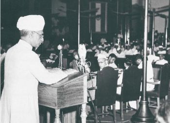 संविधान सभा में भाषण देते राधाकृष्णन 