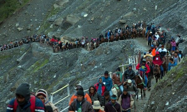 अमरनाथ यात्रा के बीच लोग