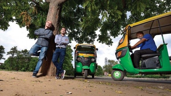 समर सिंगला(बाएं) और चिनमय अग्रवाल