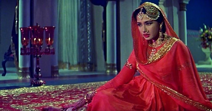 करियर की सबसे यादगार फिल्म पाक़ीज़ा (1972) में मीना कुमारी.