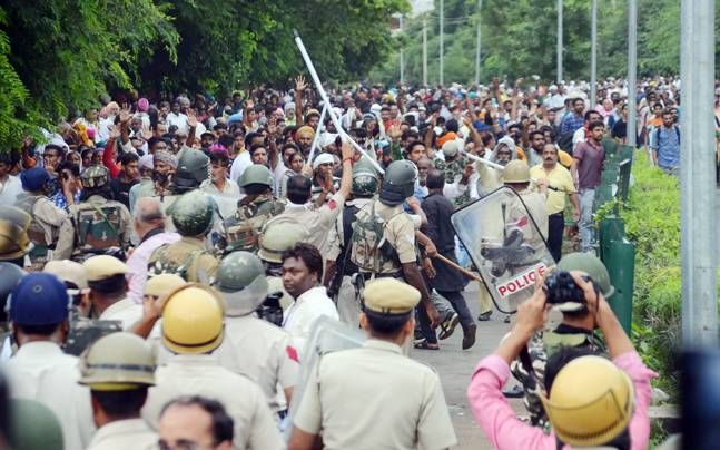 गुरमीत के फैसले के दिन हुआ था जमकर बवाल.