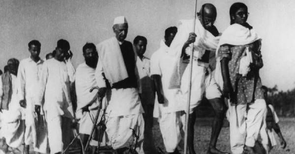 नोआखाली में महात्मा गांधी.