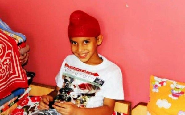 14 साल के बच्चे ने सातवीं मंजिल से छलांग लगाकर जान दे दी.