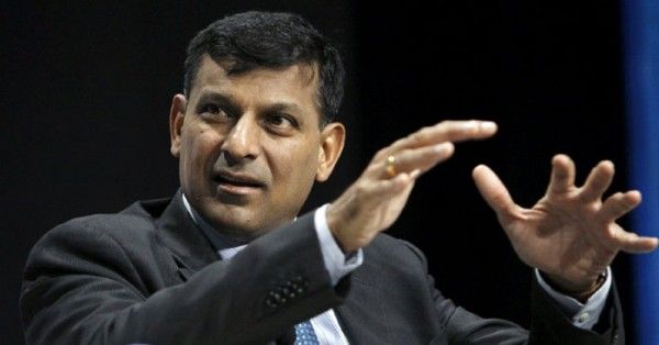 RBI के पूर्व गवर्नर रघुराम राजन एक बार फिर सुर्खियों में हैं. फाइल फोटो. 