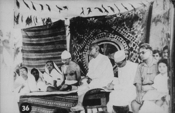 बारडोली सत्याग्रह के दौरन गांधीजी 