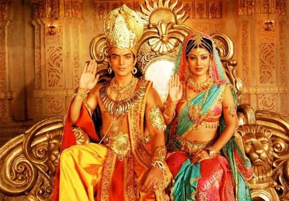 सीरियल्स और फिल्मों में भगवान का किरदार निभाने वाले कलाकार भी कितने सजे-संवरे होते हैं...