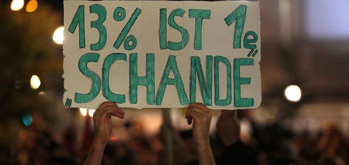 जर्मनी में सैकड़ों लोग दक्षिणपंथी पार्टी AfD के खिलाफ प्रदर्शन करने सड़कों पर उतर आए हैं.