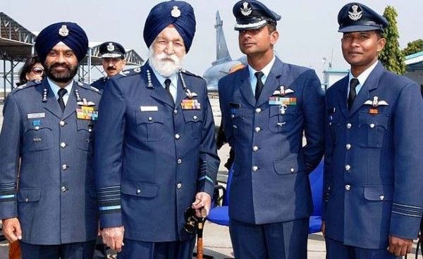 अर्जन सिंह एयरफोर्स के मार्शल हैं यानी वो कभी रिटायर नहीं होंगे.