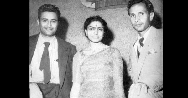 देव आनंद अपने भाई चेतन और उनकी पत्नी के साथ.
