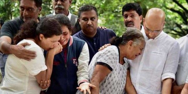 गौरी लंकेश की हत्या के मामले में ऐसा लग रहा है कि कांग्रेस ने खुद ही खुद को क्लीन चिट दे दी है...