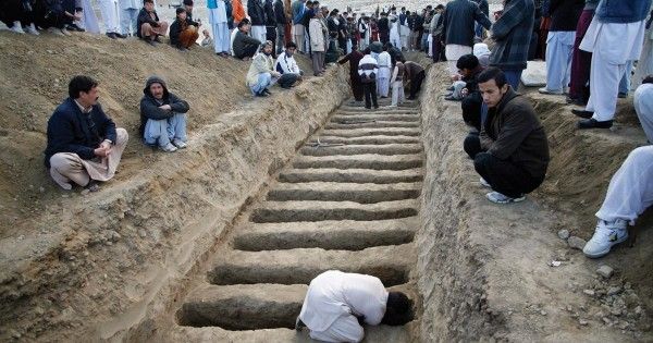 फरवरी 2013 में पाकिस्तान के क्वेटा में हज़ारा लोगों पर बड़ा हमला हुआ. 80 लोग मारे गए थे. (Photo : Reuters)