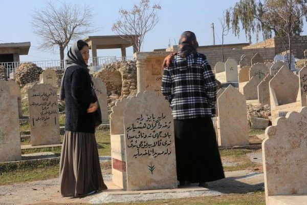 यज़ीदी की कब्रों का मुंह पूरब दिशा की तरफ होता है. (Photo : Reuters)
