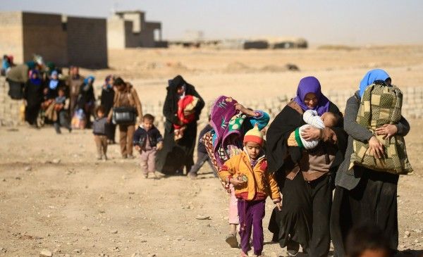 ISIS के चलते इराक और सीरिया से कई लोगों को अपना घर-बार छोड़कर यूरोप जाना पड़ा है (सांकेतिक फोटोःरॉयटर्स)