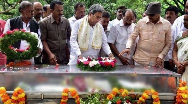 गौरी लंकेश की हत्या के मामले में कार्रवाई तो सिद्दारमैया सरकार को ही सुनिश्चित करनी होगी