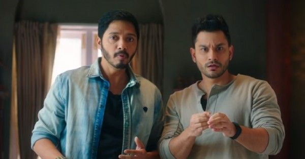 फिल्म के एक सीन भूत की शंका से डरे हुए श्रेयस और कुनाल.