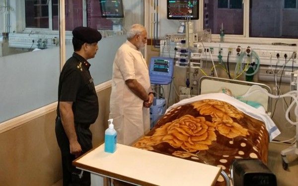 अर्जन सिंह के हॉस्पिटल में भर्ती होने के दौरान उनका हालचाल लेने पहुंचे प्रधानमंत्री नरेंद्र मोदी