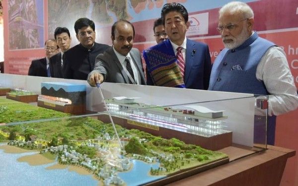 कहां बनेगी समुद्र के अंदर सुरंग, समझते हुए पीएम मोदी और शिंजो आबे.
