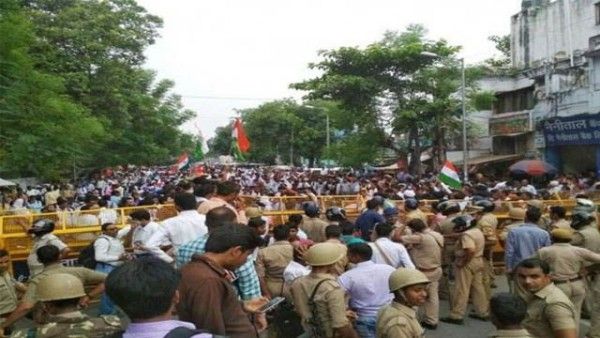 25 सितंबर को लखनऊ में हुआ था रोजगार सेवकों पर लाठीचार्ज.