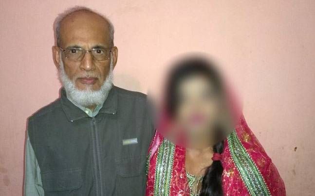कुछ दिन पहले 65 साल के एक आदमी को पकड़ा गया था जिसने पैसे देकर नाबालिक से शादी की थी.
