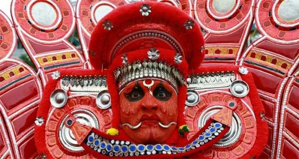 लोग सज-संवरकर, तरह तरह की तैयारियां करके महाबलि के लौटने का जश्न मनाते हैं