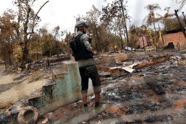 म्यांमार के गांवों में जलाए गए रोहिंग्या मुसलमानों के घर, Image: Reuters