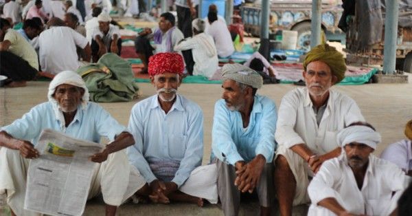 सीकर सब्जी मंडी में महापड़ाव में बैठे किसान