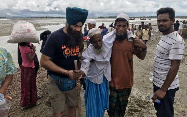 बांग्लादेश में रोहिंग्या मुसलमानों की मदद को पहुंचा भारत का सिख संगठन.