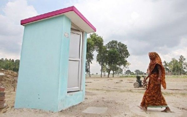 गांवो में टॉयलेट बनाने को सरकार दे रही है 12000 रुपये.