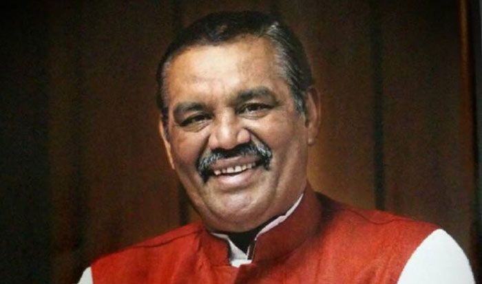 विजय साम्पला