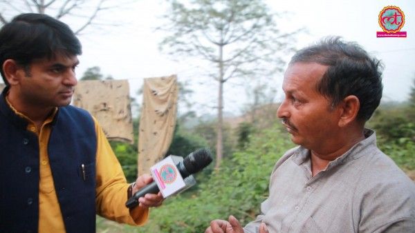 सुरेंद्र सिंह ने लल्लनटॉप के संपादक सौरभ द्विवेदी को गांव में बंदरों के आतंक की बात बताई.