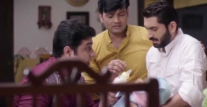 हमारे यहां मां और बाप का किरदार तय रहता है. हमारे दिमाग के अंदर भी इसे लेकर बहुत कट्टरता है. हम मां और बाप को किसी और रूप में देख ही नहीं पाते.