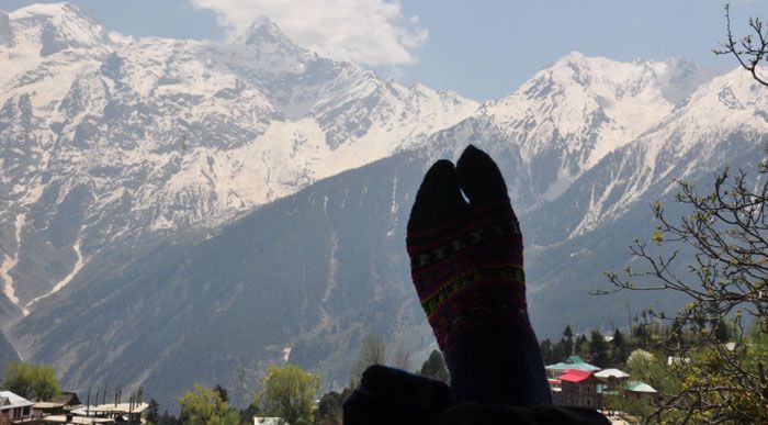 पहाड़ और मैदान में जमीन-आसमान का अंतर है. ठंड के मौसम में पहाड़ों पर लॉजिस्टिक्स संबंधी परेशानियां ज्यादा बढ़ जाती हैं.
