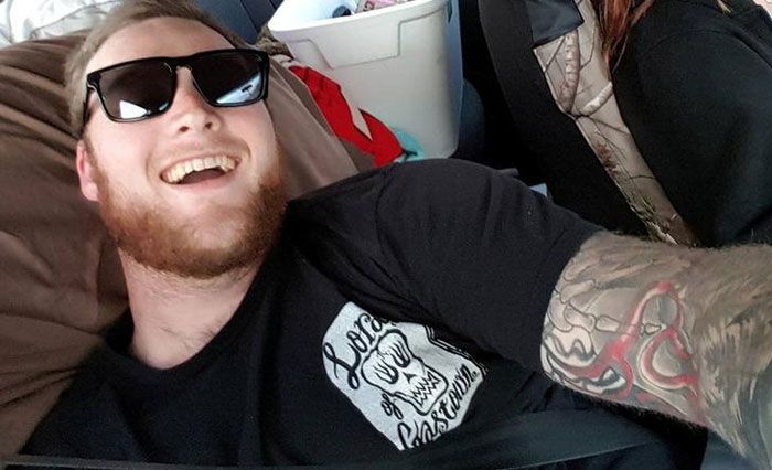 हमले में मारे गए एक शख्स की तस्वीर. 