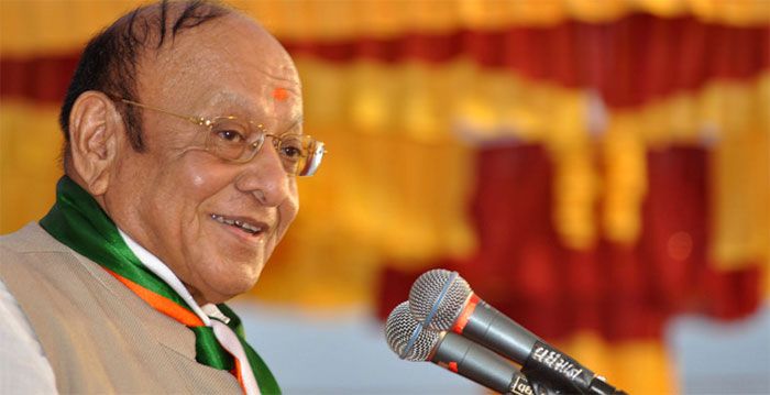 वाघेला ने जब कांग्रेस का साथ छोड़ा, उससे बाद ऐसा लग रहा था कि वो बीजेपी में शामिल हो सकते हैं.