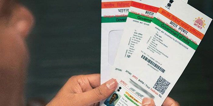 गैस सब्सिडी से लेकर बाकी सरकारी सुविधाओं के लिए भी अब आधार कार्ड एक तरह से अनिवार्य ही हो गया है. आधार के आंकड़ों की सुरक्षा खुद भी सवालों के घेरे में है.