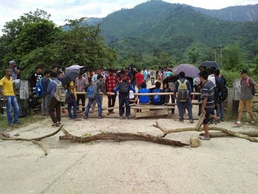 जोते कैंपस के बच्चों ने इटानगर से जोते की सड़क पर चक्काजाम कर दिया था