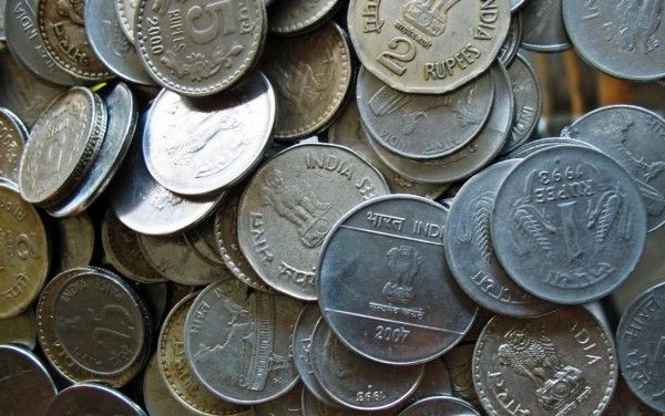 कानपुर में रेजगारी बैंकों में ना बदलने से परेशान हैं व्यापारी.