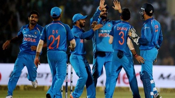 कानपुर वनडे की फोटो ये है खेर साहब, देखिए इसमें चहल दिख रहा है.