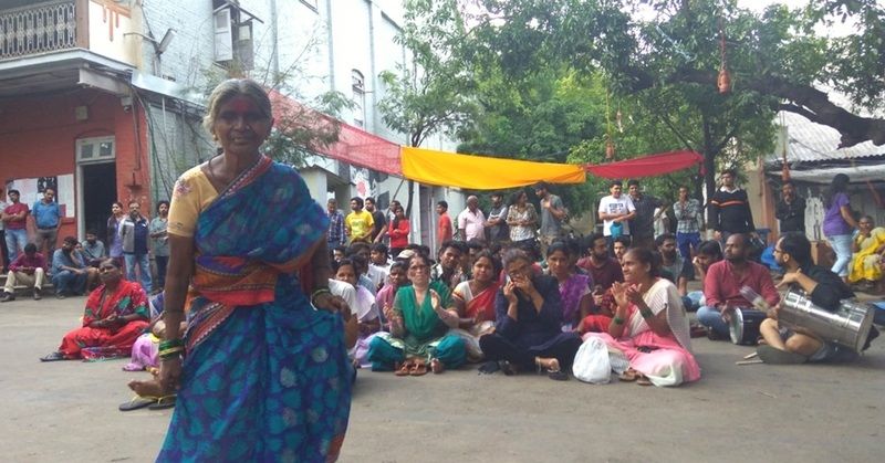 पिछले साल ftii में कॉन्ट्रैक्ट वाले सफाईकर्मी स्टाफ के लोगों को निकाल दिया था, तब स्टूडेंट्स उनके समर्थन में धरने पर बैठे.