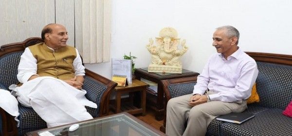 गृहमंत्री राजनाथ सिंह ने कहा है कि दिनेश्वर शर्मा के पास काम करने की पूरी आज़ादी रहेगी.