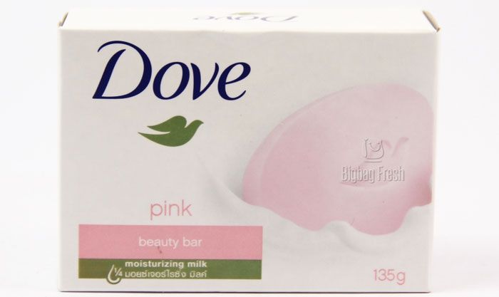 फेयरनेस प्रॉडक्ट्स के विज्ञापनों की भाषा मनोवैज्ञानिक तौर पर भी काफी अपमानजनक होती हैं. ऐसा दिखाया जाता है कि अगर आप गोरे नहीं हैं, तो कुछ बेहतर नहीं कर सकते. 