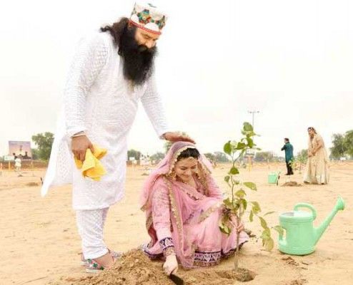 हनीप्रीत राम रहीम की गोद ली बेटी हैं