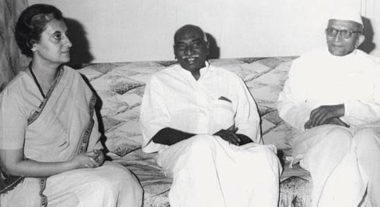 इंदिरा गांधी, के.कामराज और मोरारजी देसाई